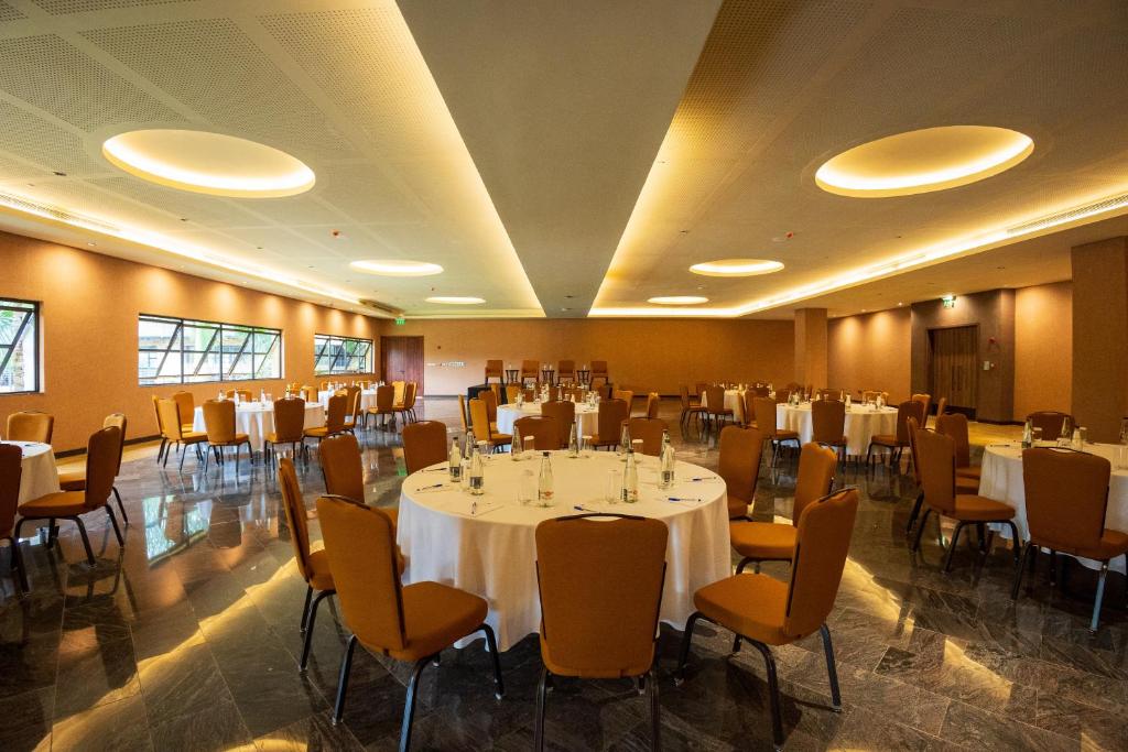 Restaurace v ubytování Speke Resort and Conference Center