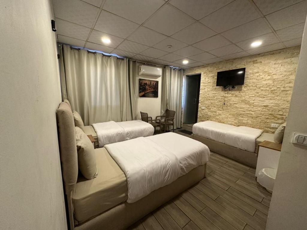 Postel nebo postele na pokoji v ubytování cairo jordan hotel
