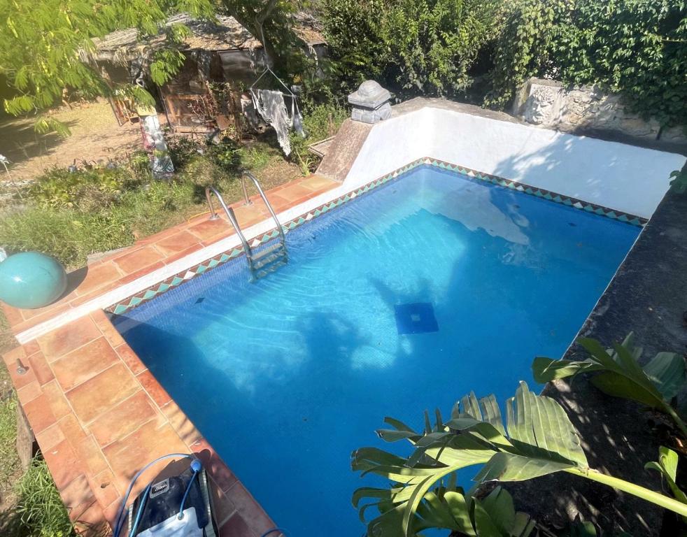 una vista aérea de una piscina en Jardin d'eden, en La Ciotat