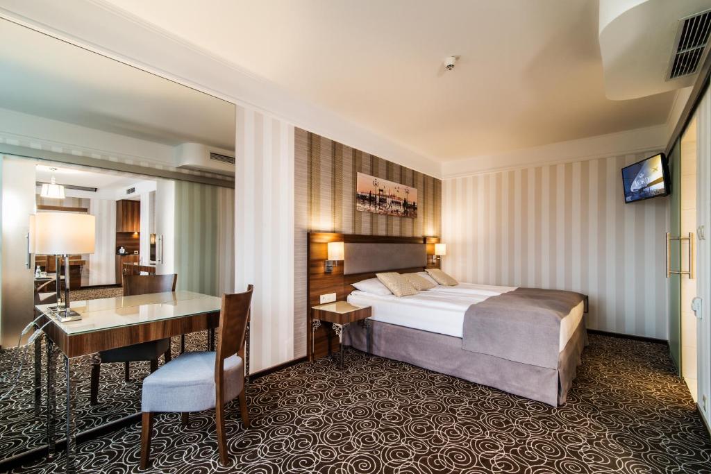 Postel nebo postele na pokoji v ubytování Hotel Lord - Warsaw Airport