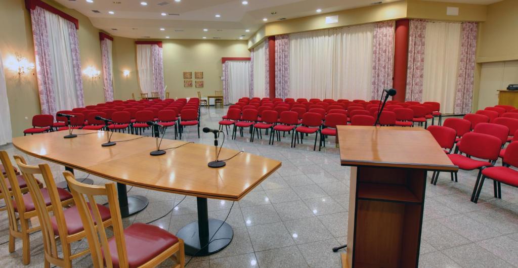 Бизнес-центр и/или конференц-зал в Sunrise Resort Hotel
