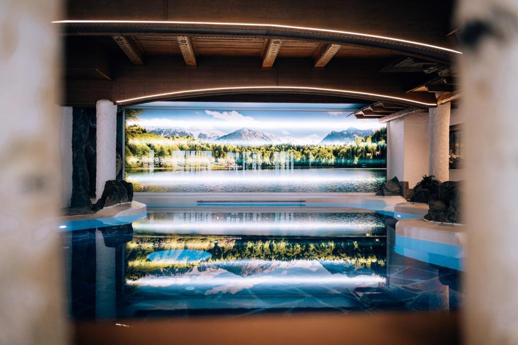 Bazén v ubytování Parkhotel Burgmühle nebo v jeho okolí