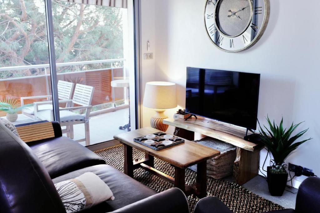 Et tv og/eller underholdning på Fréjus plage: appartement cosy à 300m de la mer