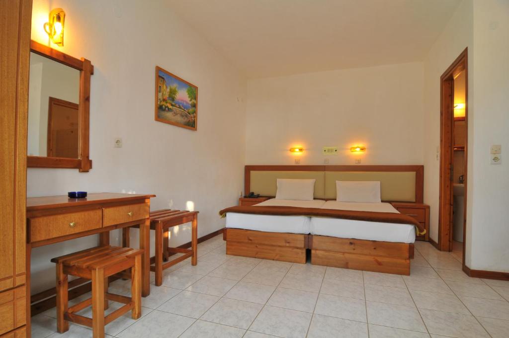 Postel nebo postele na pokoji v ubytování Hotel Emerald and Suites