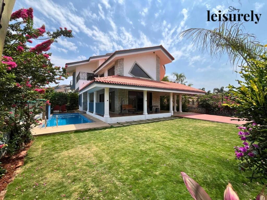 Hồ bơi trong/gần Stay Leisurely Havenwood Villa 4BHK, Lonavala