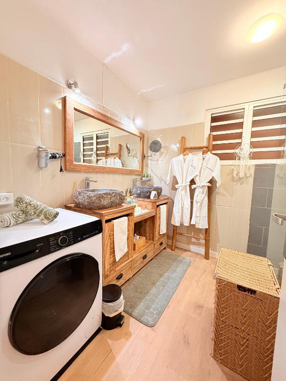 Kuchyň nebo kuchyňský kout v ubytování La Casa Del Ju Lya 4 étoiles
