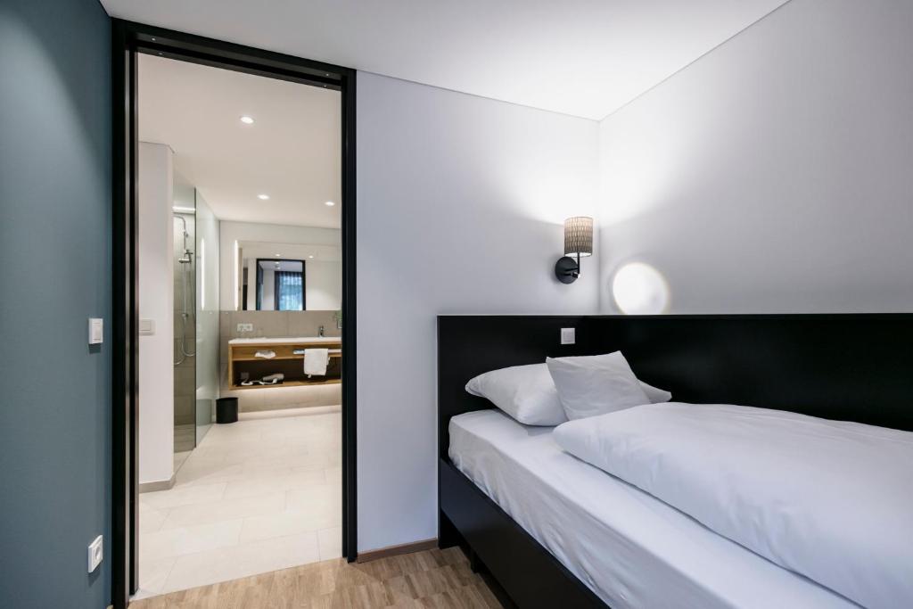 Postel nebo postele na pokoji v ubytování Montfort - das Hotel
