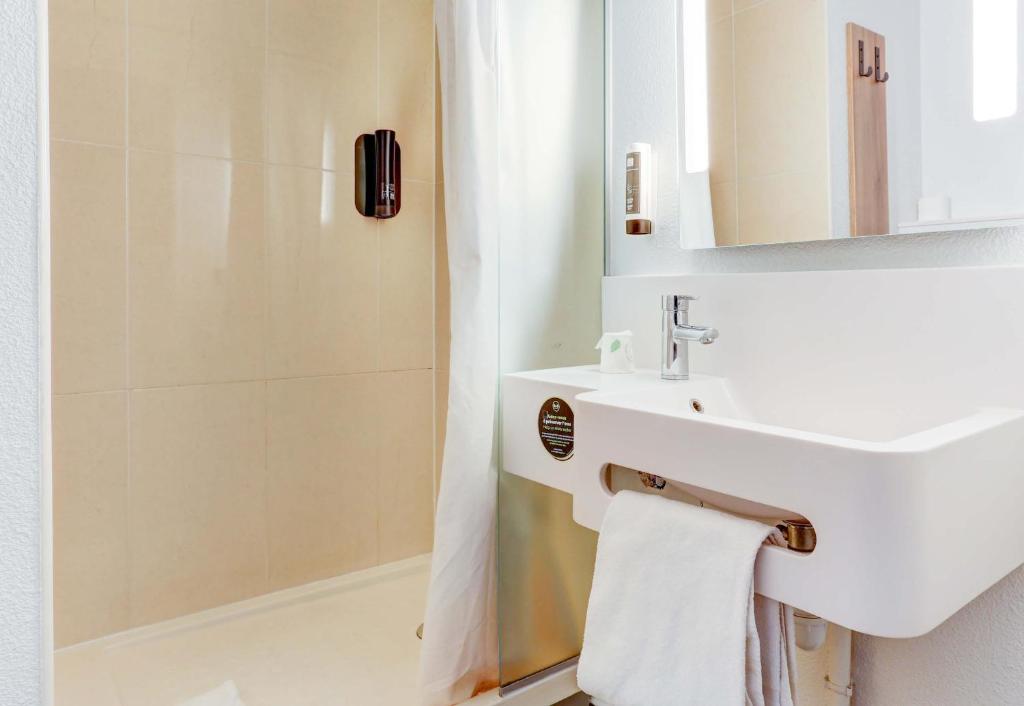 B&B HOTEL Reims Bezannes - Resim 3