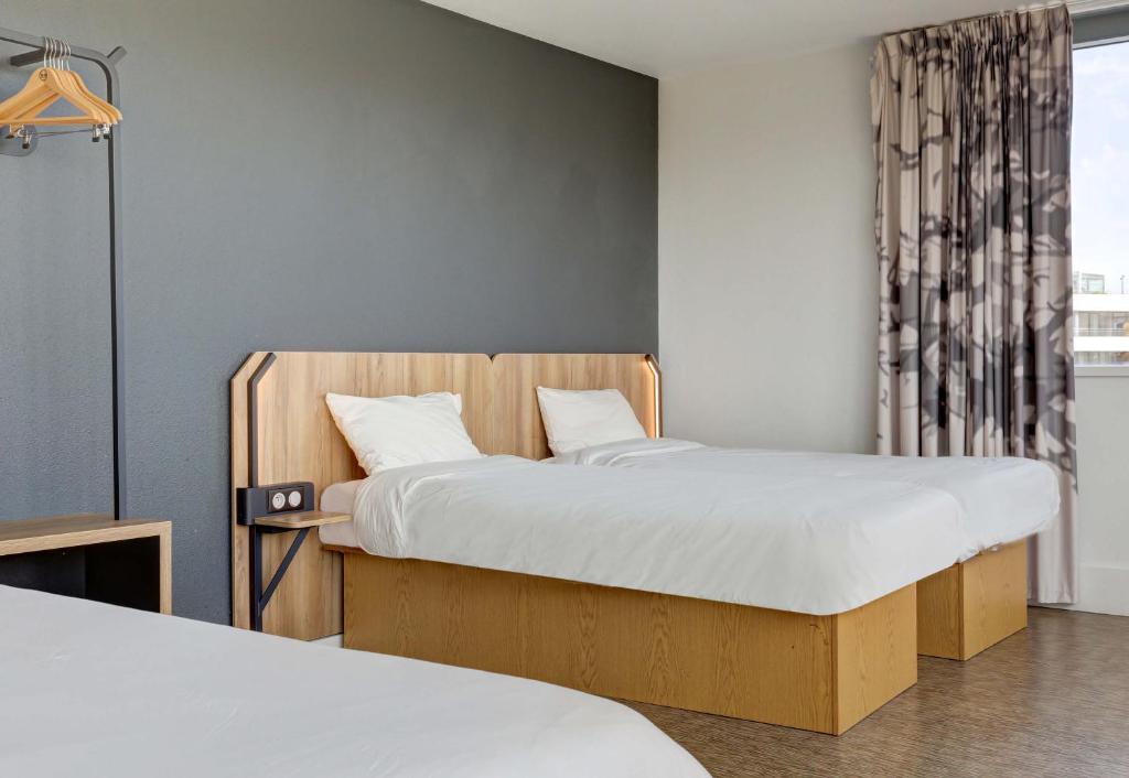 Postel nebo postele na pokoji v ubytování B&B HOTEL Reims Bezannes