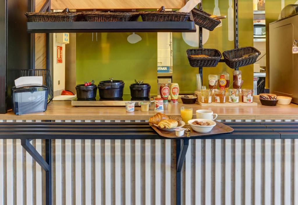 B&B HOTEL Reims Bezannes - Resim 41