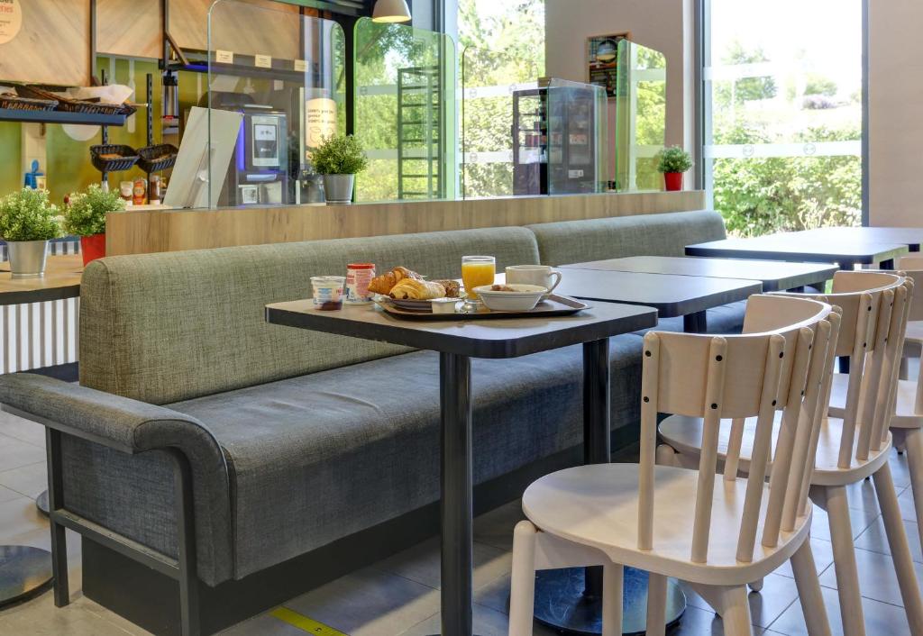 Posezení v ubytování B&B HOTEL Reims Bezannes