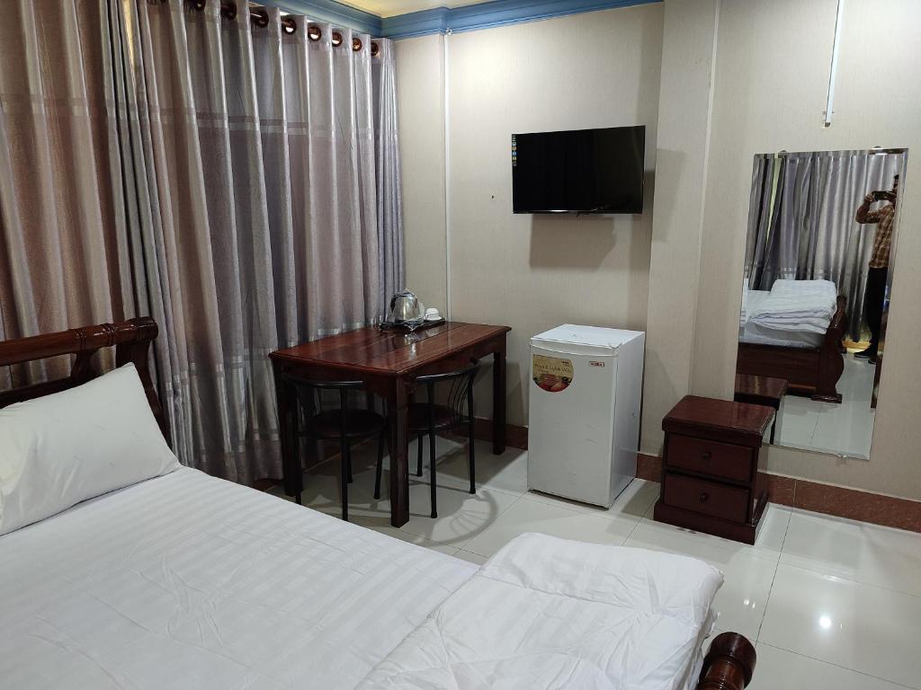 Postel nebo postele na pokoji v ubytování Galaxy Rs Hotel