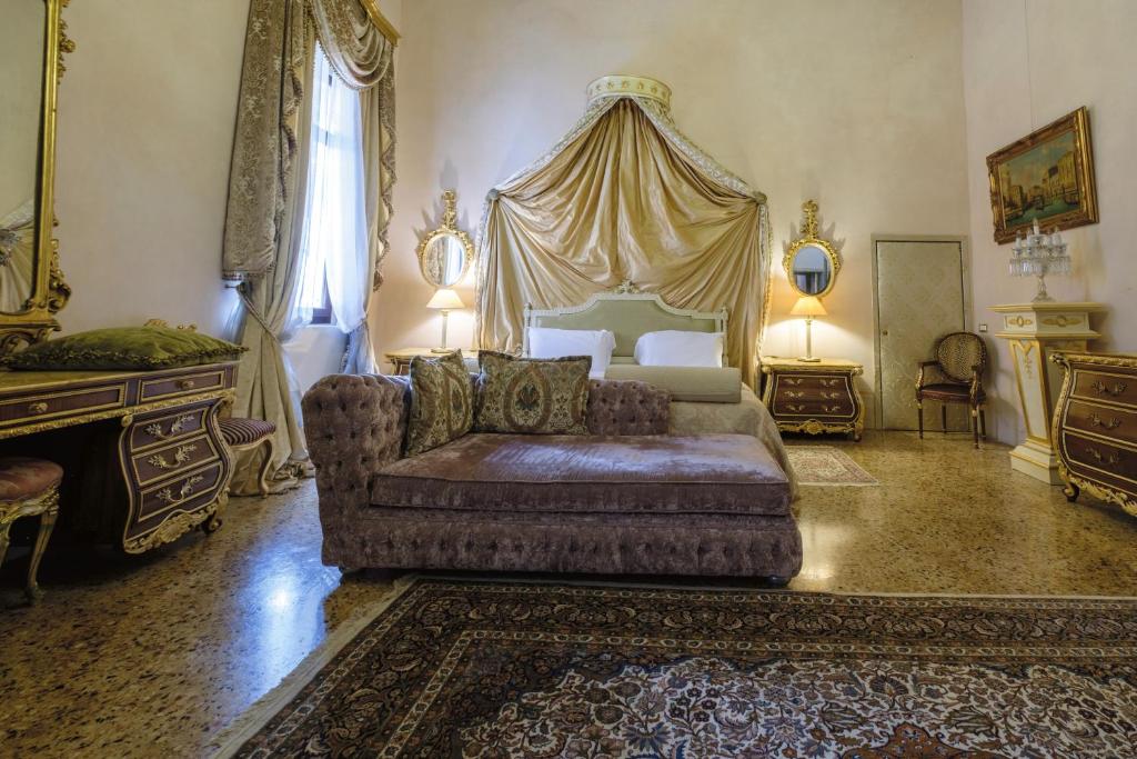 Posteľ alebo postele v izbe v ubytovaní Palazzo Ca' Bernardo By Francesco Molon