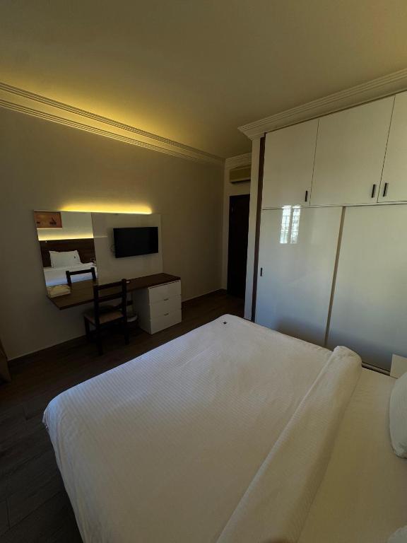 Postel nebo postele na pokoji v ubytování Ny Suites
