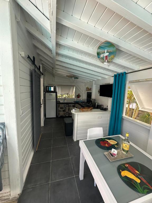 Kuchyň nebo kuchyňský kout v ubytování Au Bel'vue chez Sandrine "Gite & Chambre d'hôtes"