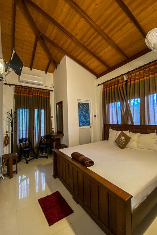 Postel nebo postele na pokoji v ubytování Harambathenna Resort Anuradhapura