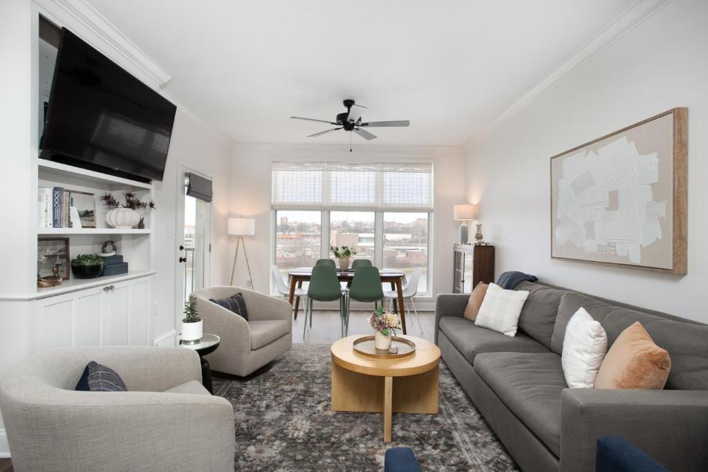 a living room with a couch and a table at Rivertowne Escape Downtown Knoxville in Knoxville