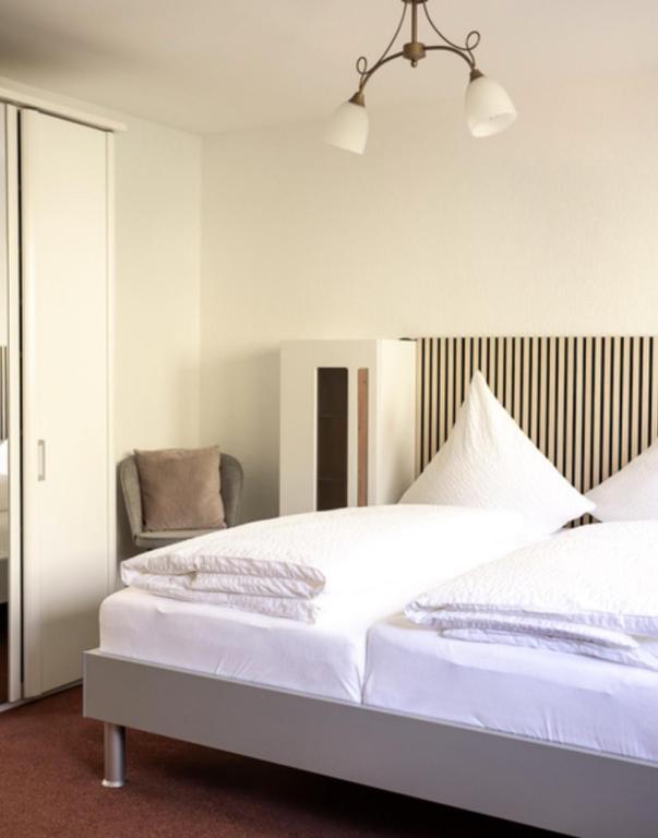Postel nebo postele na pokoji v ubytování Pension Haus Monika