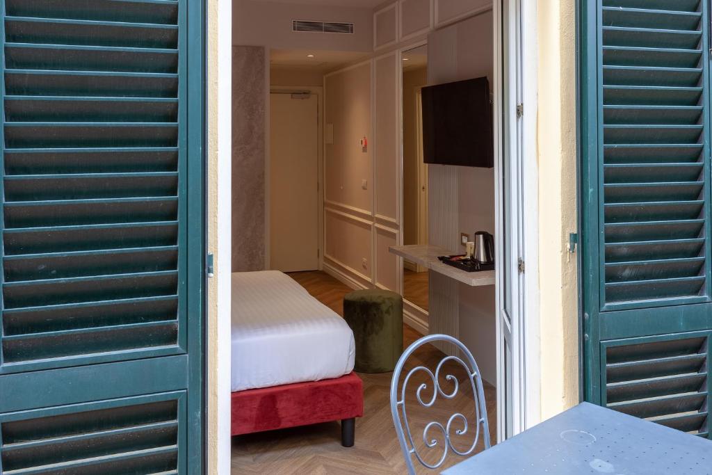 A bed or beds in a room at Hotel La Fortezza