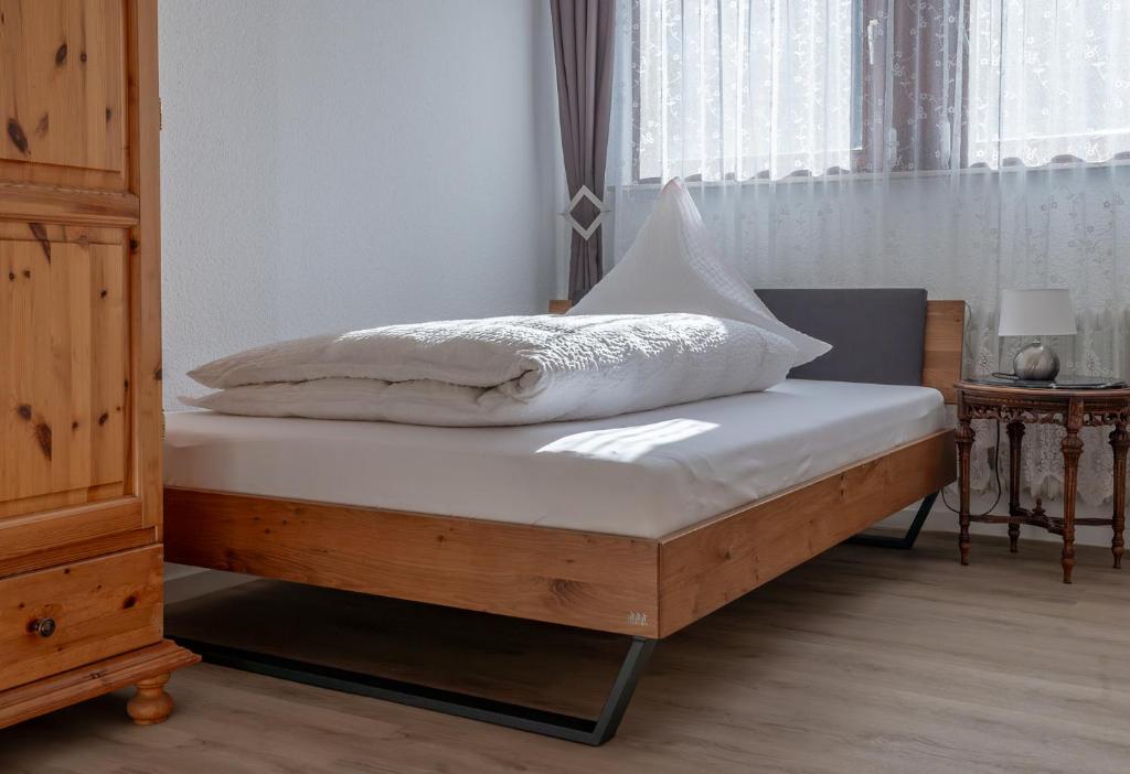 Postel nebo postele na pokoji v ubytování Pension Haus Monika