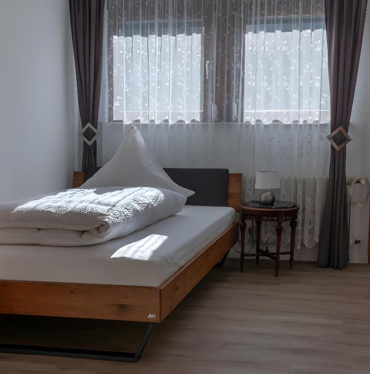 Postel nebo postele na pokoji v ubytování Pension Haus Monika