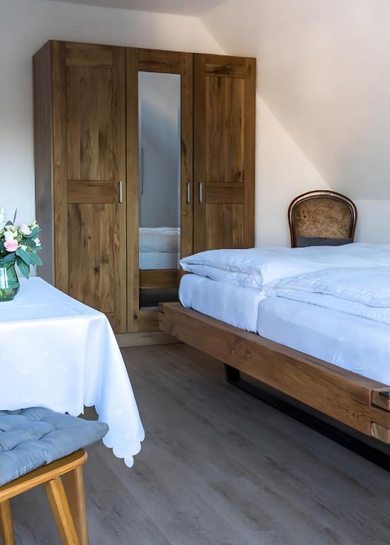 Postel nebo postele na pokoji v ubytování Pension Haus Monika