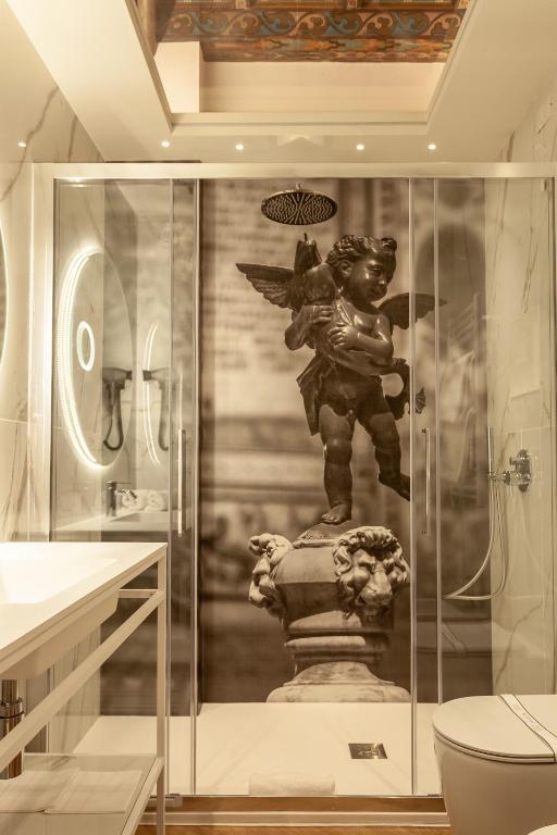 A bathroom at Hotel La Fortezza