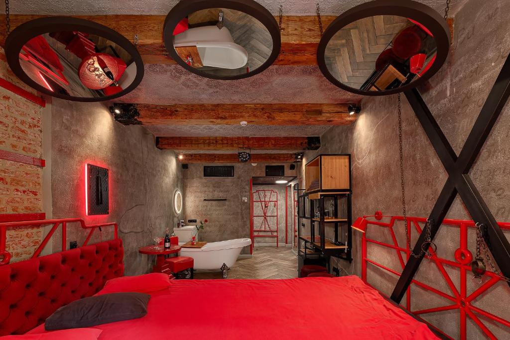 Postel nebo postele na pokoji v ubytování Masoch. Hotel & Cafe