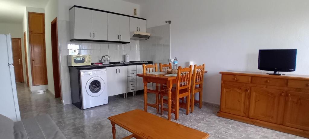 Kuchyň nebo kuchyňský kout v ubytování Serene Apartments Las Casitas Las Puntas El Hierro