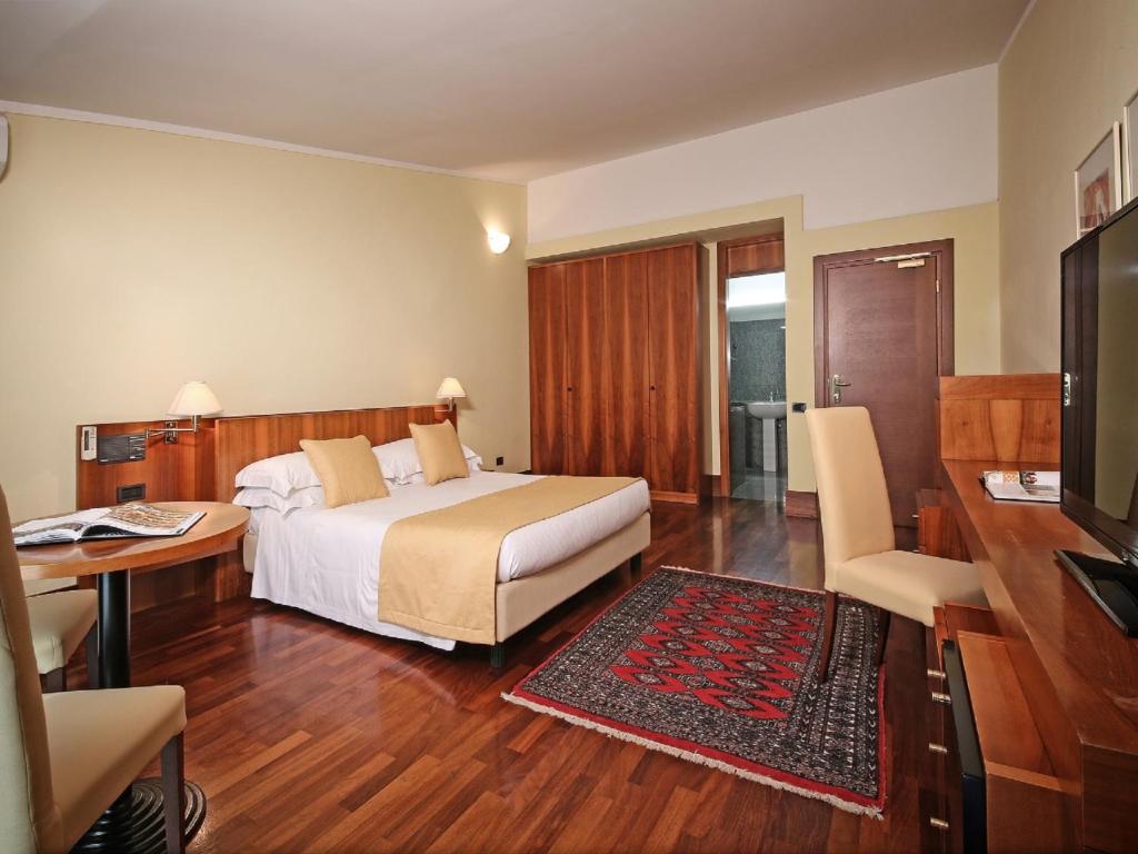 Postel nebo postele na pokoji v ubytování Hotel Salò du Parc