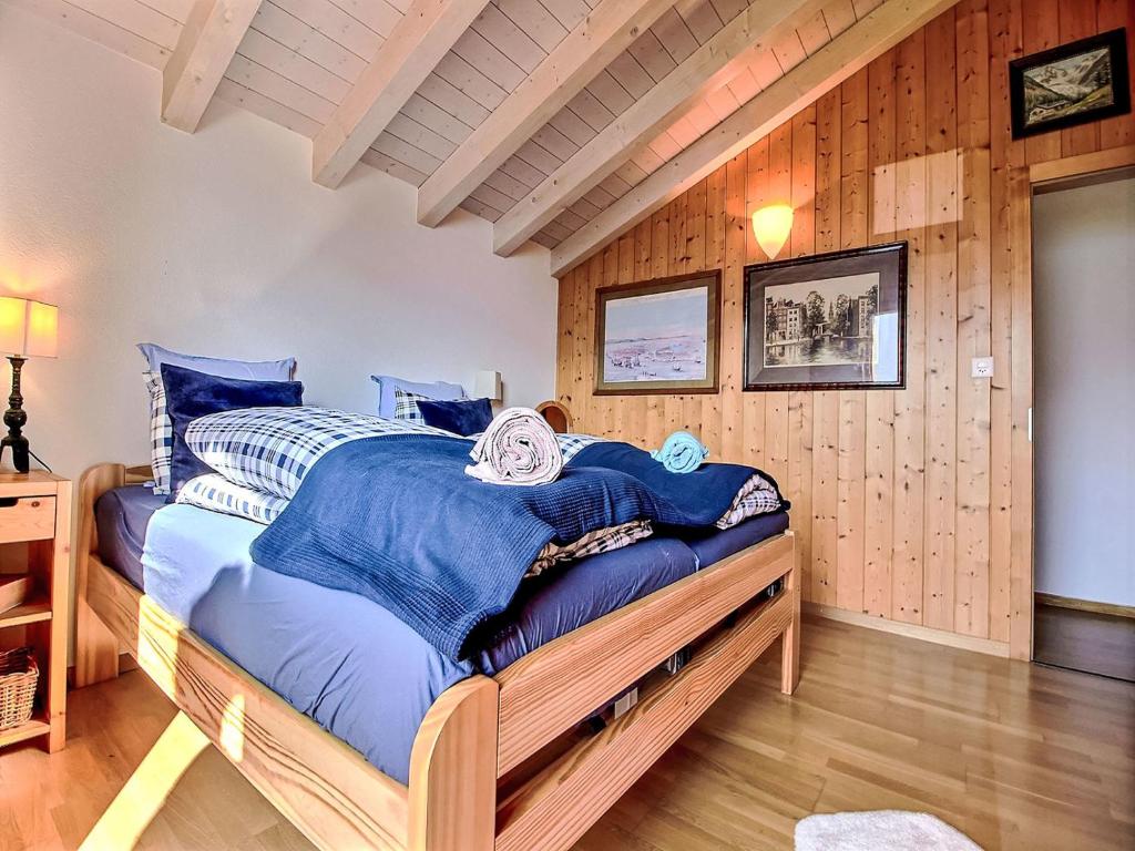 Postel nebo postele na pokoji v ubytování Chalet Dendron by Interhome