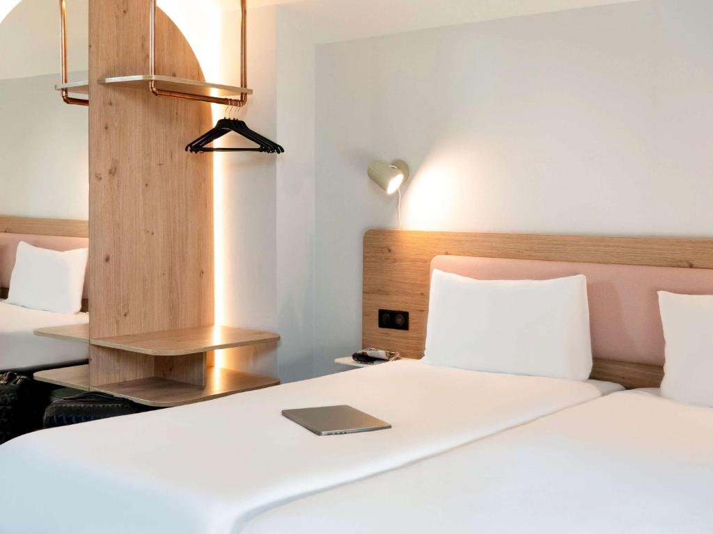 Postel nebo postele na pokoji v ubytování Ibis Styles Colmar Centre