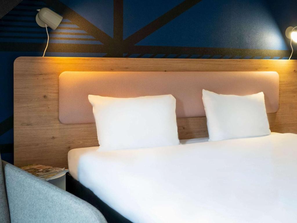 Postel nebo postele na pokoji v ubytování Ibis Styles Colmar Centre