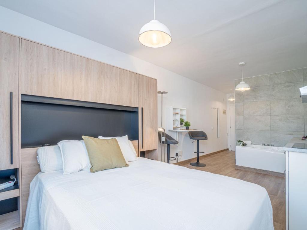 Posteľ alebo postele v izbe v ubytovaní Studio San Luis by Interhome