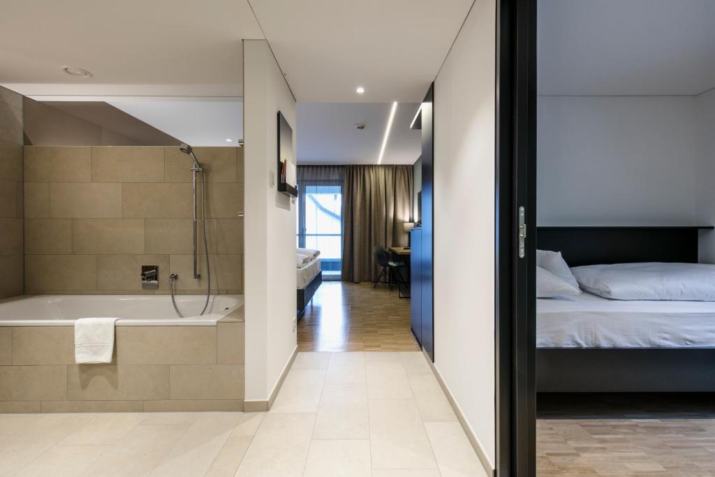 Postel nebo postele na pokoji v ubytování Montfort - das Hotel