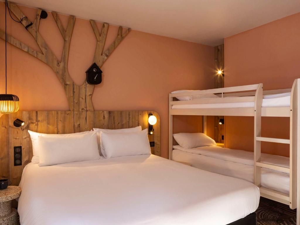 Postel nebo postele na pokoji v ubytování ibis Styles Les Houches Chamonix