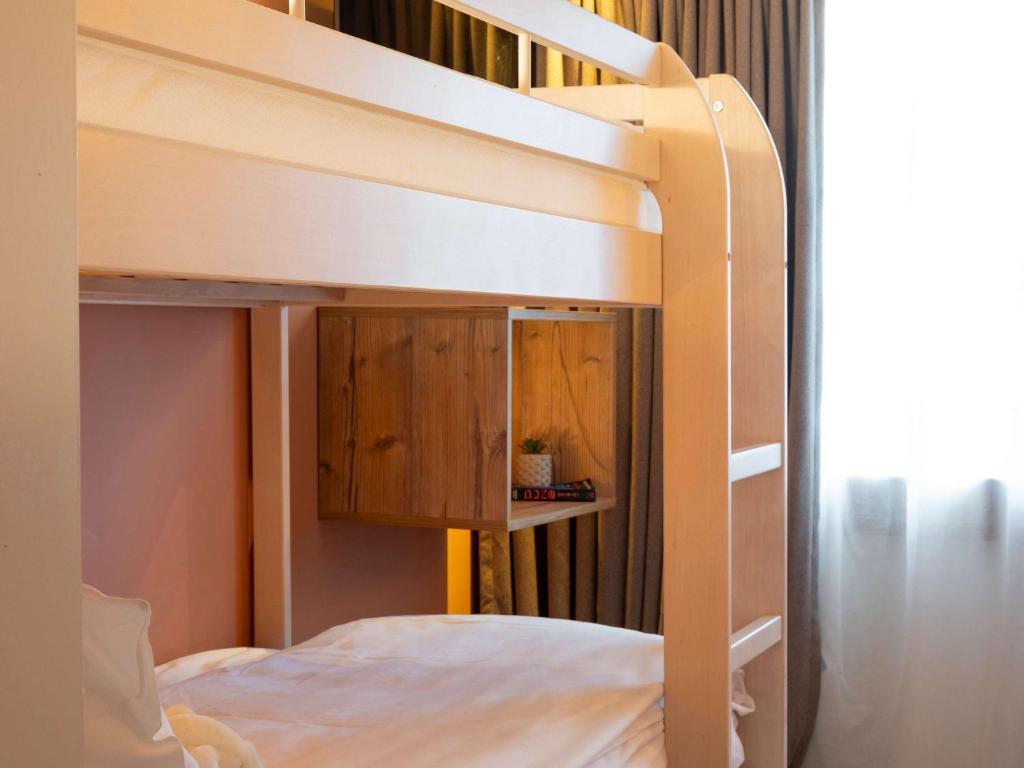 Postel nebo postele na pokoji v ubytování ibis Styles Les Houches Chamonix