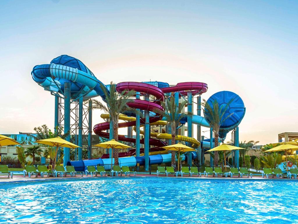 Bazén v ubytování Rixos Premium Seagate nebo v jeho okolí