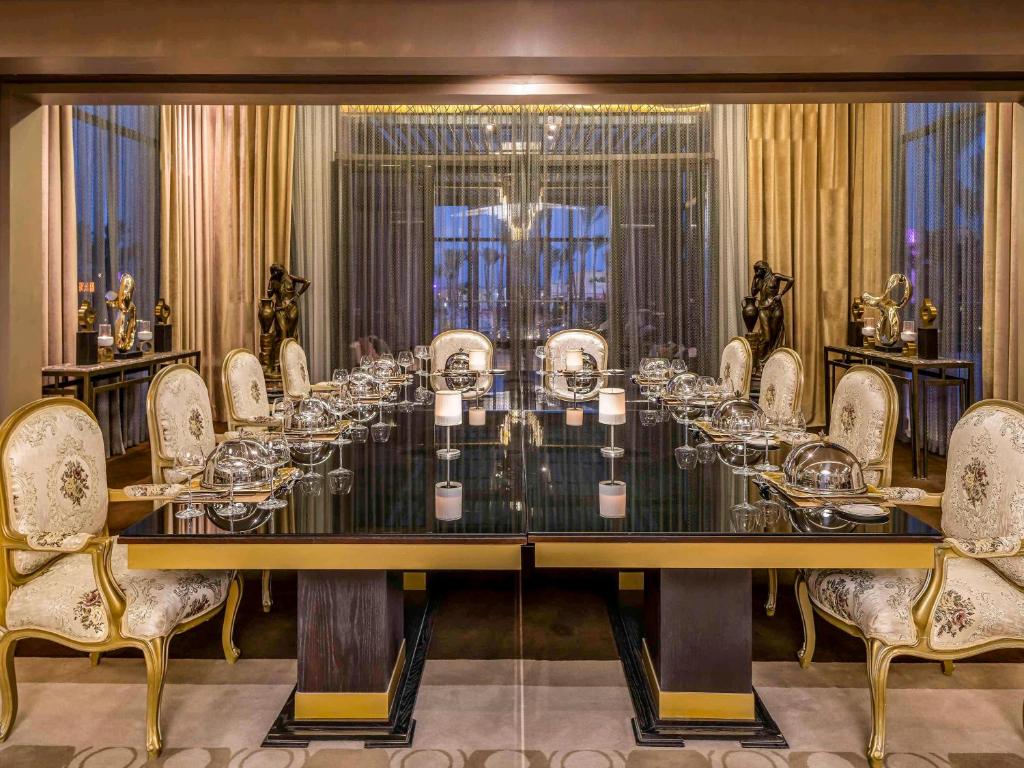 Posezení v ubytování Rixos Premium Seagate