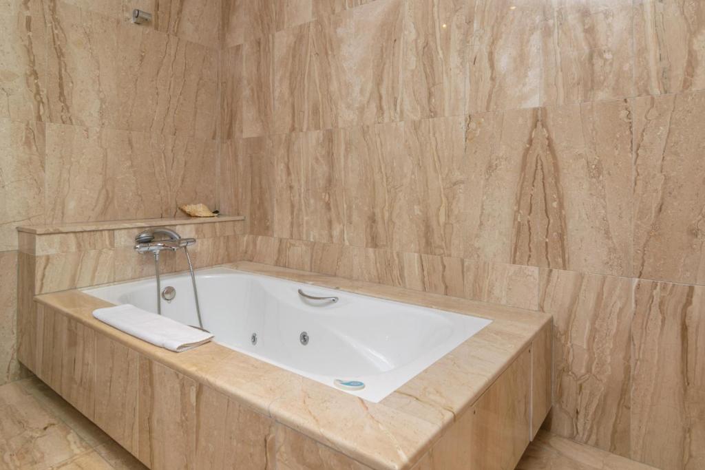 A bathroom at Paradise 88