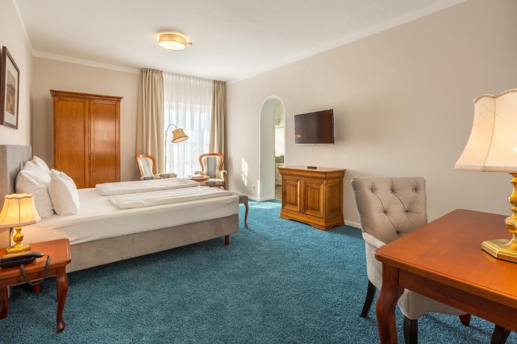 Postel nebo postele na pokoji v ubytování Hotel Annaberg