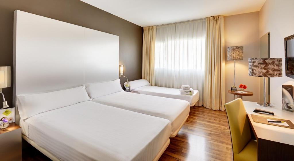 Postel nebo postele na pokoji v ubytování Sercotel JC1 Murcia