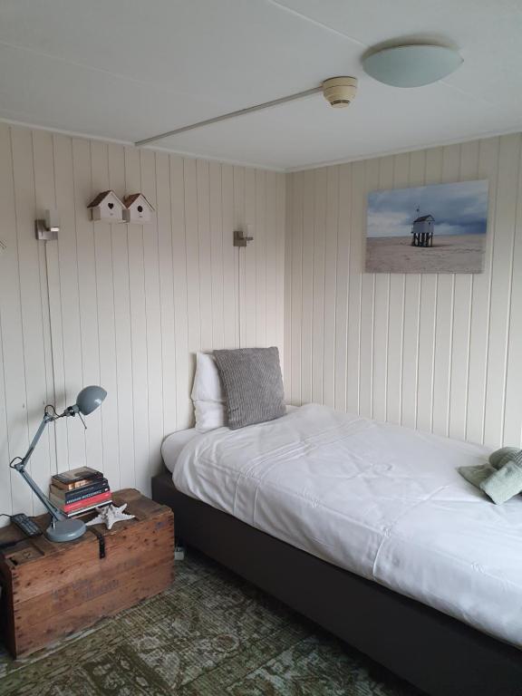 Postel nebo postele na pokoji v ubytování B&B De Wadvaarder