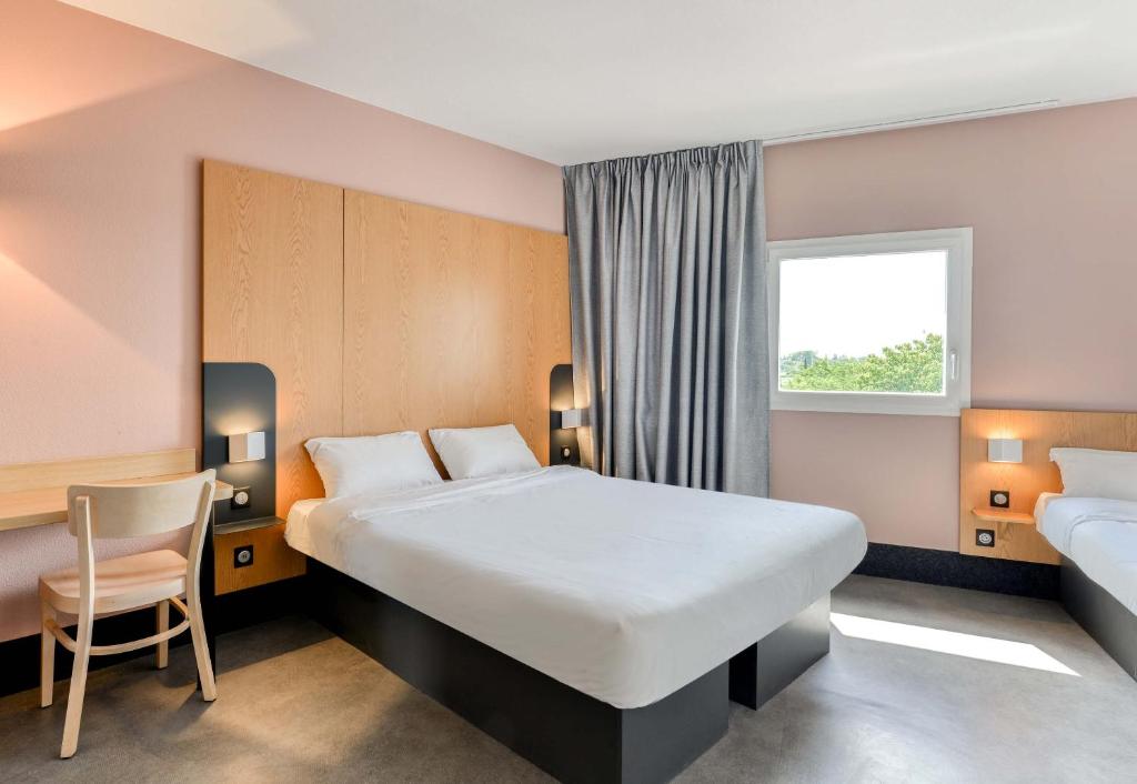Postel nebo postele na pokoji v ubytování B&B HOTEL Montpellier Centre Le Millénaire