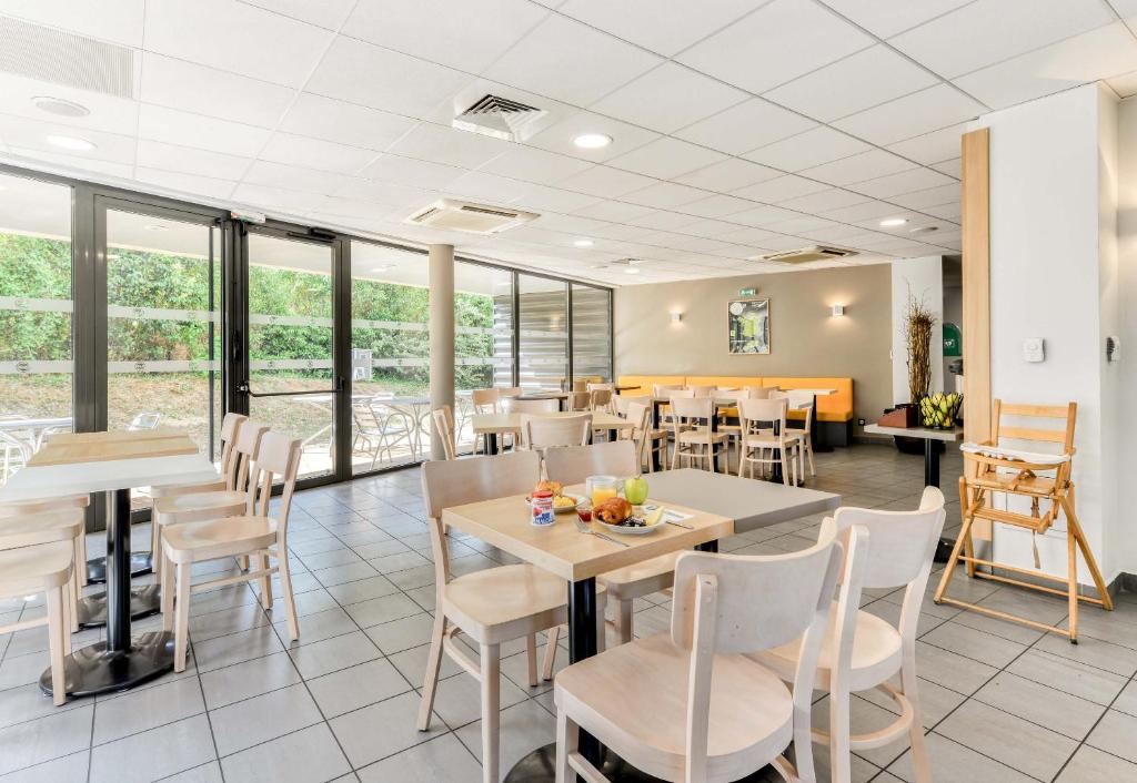 B&B HOTEL Montpellier Centre Le Millénaire - Resim 38