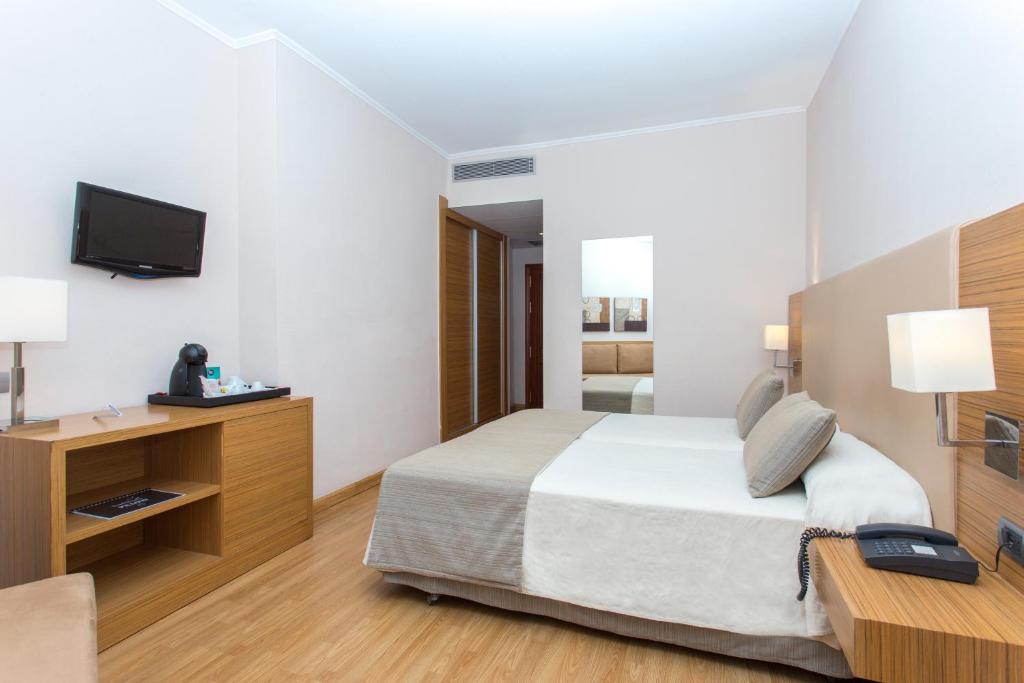 Postel nebo postele na pokoji v ubytování Be Live Adults Only Tenerife