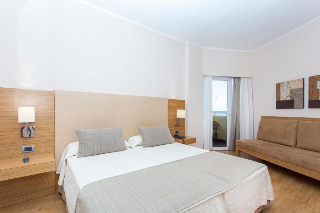 Postel nebo postele na pokoji v ubytování Be Live Adults Only Tenerife