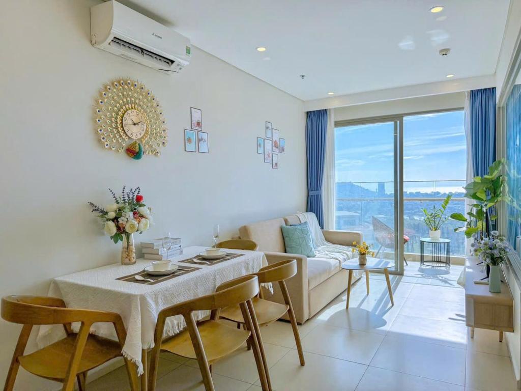 Khu vực ghế ngồi tại Monica Homestay - Căn hộ The Song Vũng Tàu