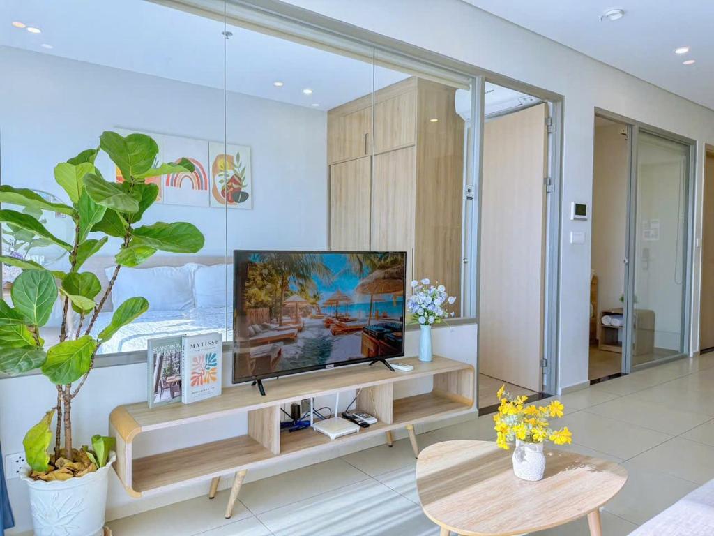 TV/trung tâm giải trí tại Monica Homestay - Căn hộ The Song Vũng Tàu