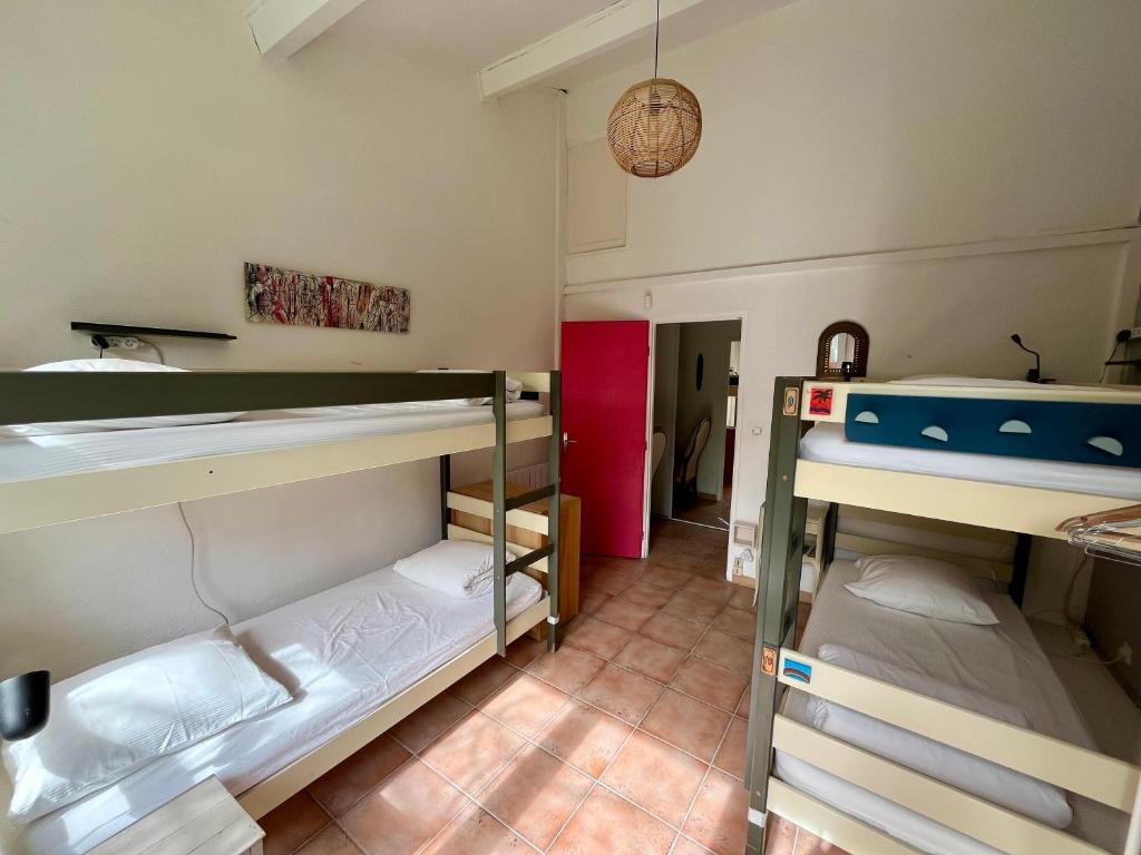 Cassis Hostel - Bed In 4-Bed Dormitory Room
